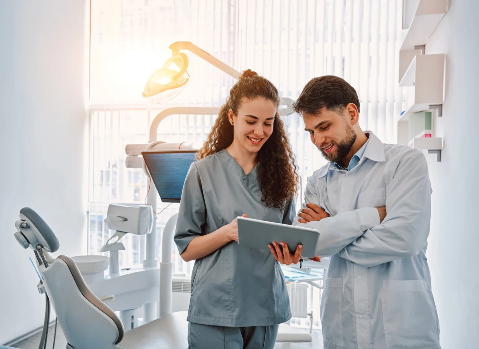 dentist-and-nurse-look-at-tablet_2330096371-1536x1118